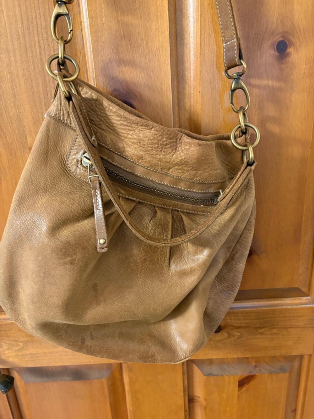 Roots Olivia Tan Leather Shoulder Bag with crossbody strap, made in Canada - Picture 5 of 16